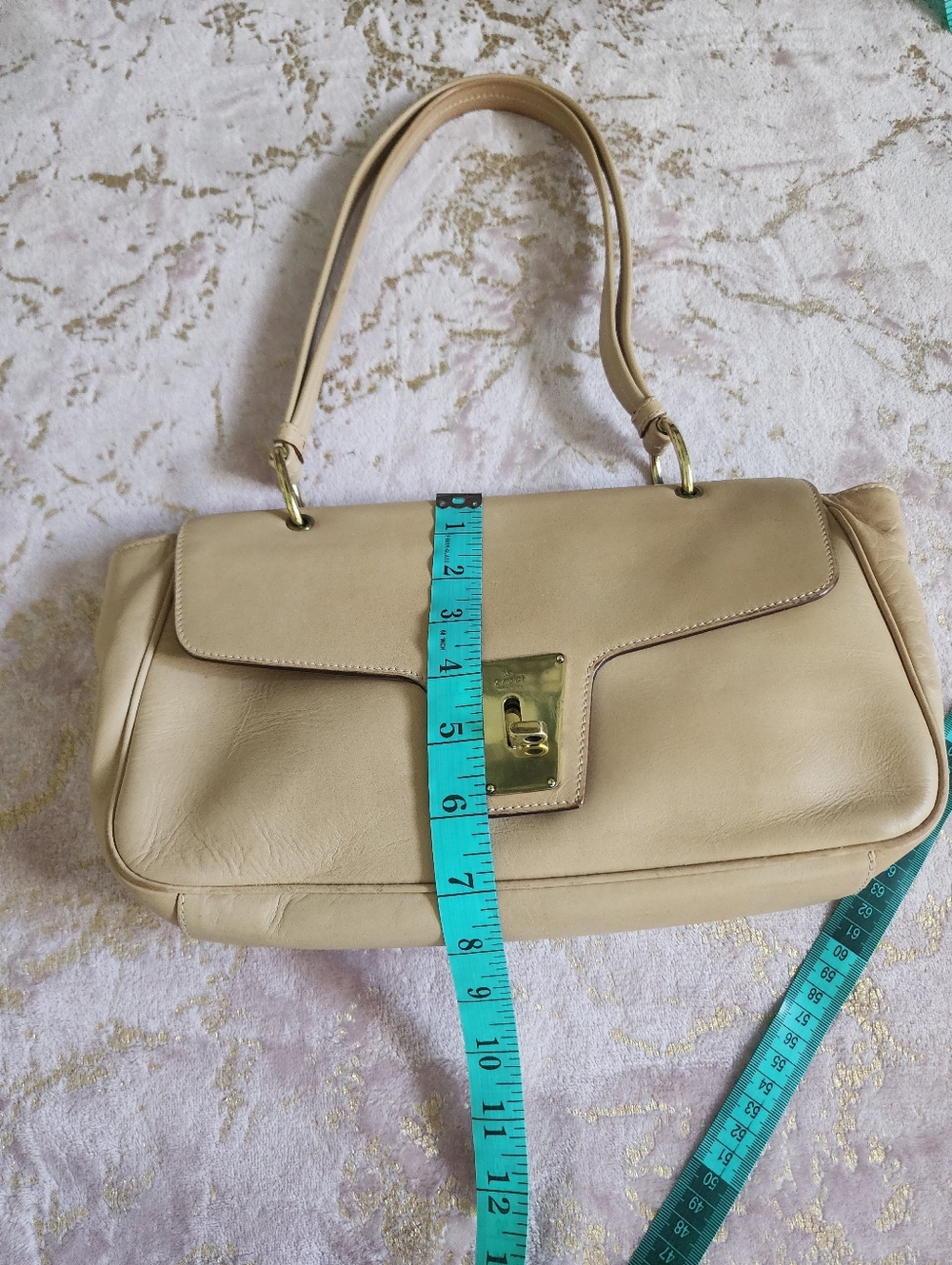 GUCCI | Vintage Beauty With Goldtone Hardware - Picture 14 of 16